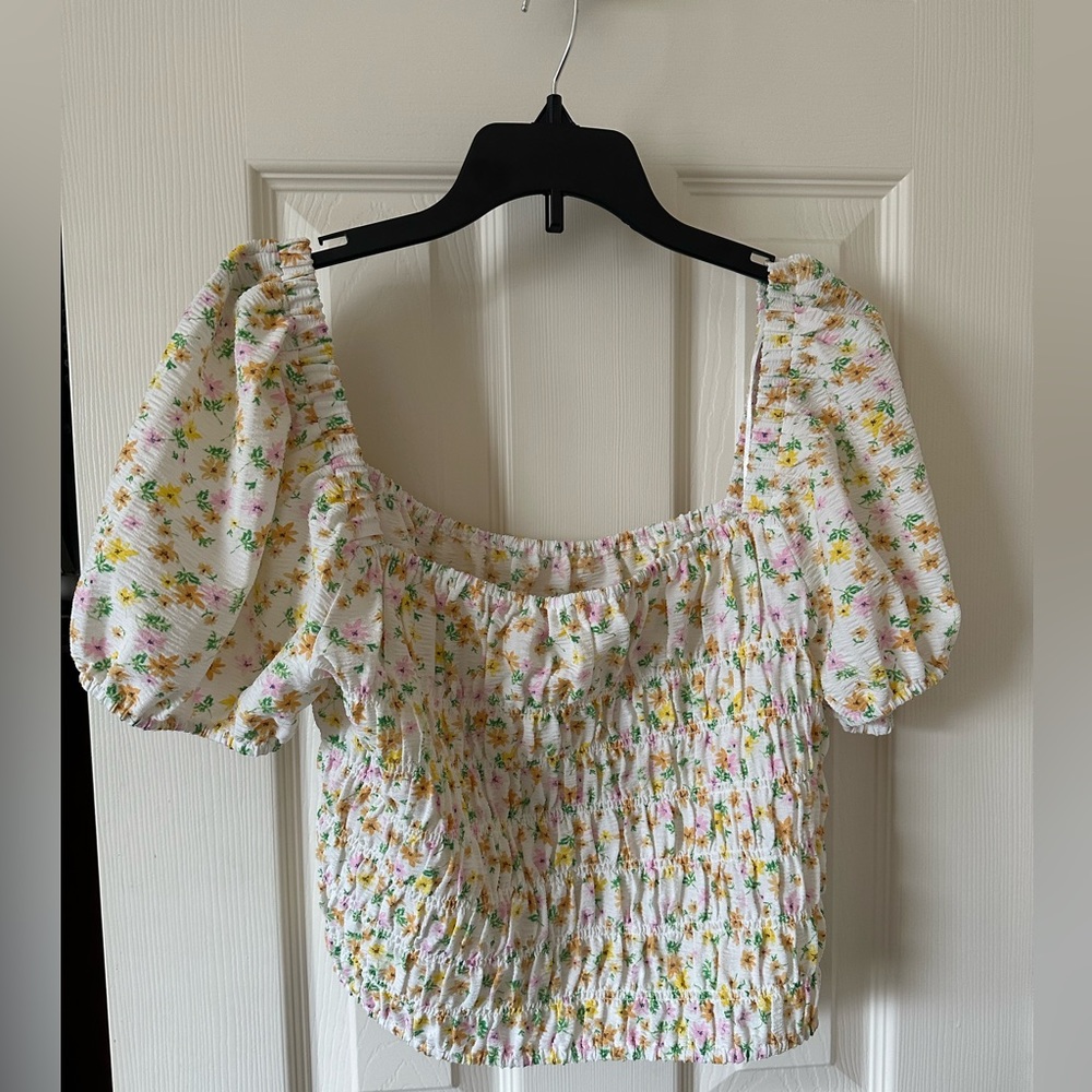 Elodie floral puff sleeve cropped top size Medium